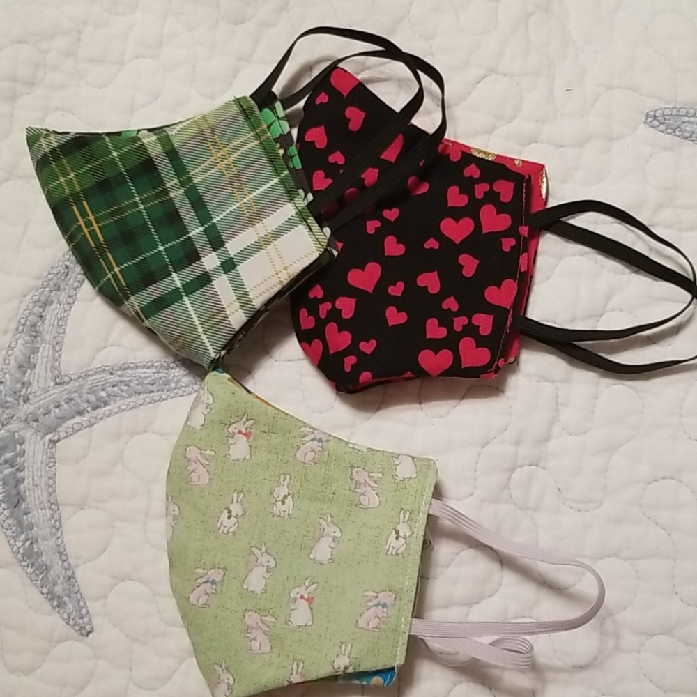 Trio of holiday facemask, chain and no touchkey - Picture 2 of 8